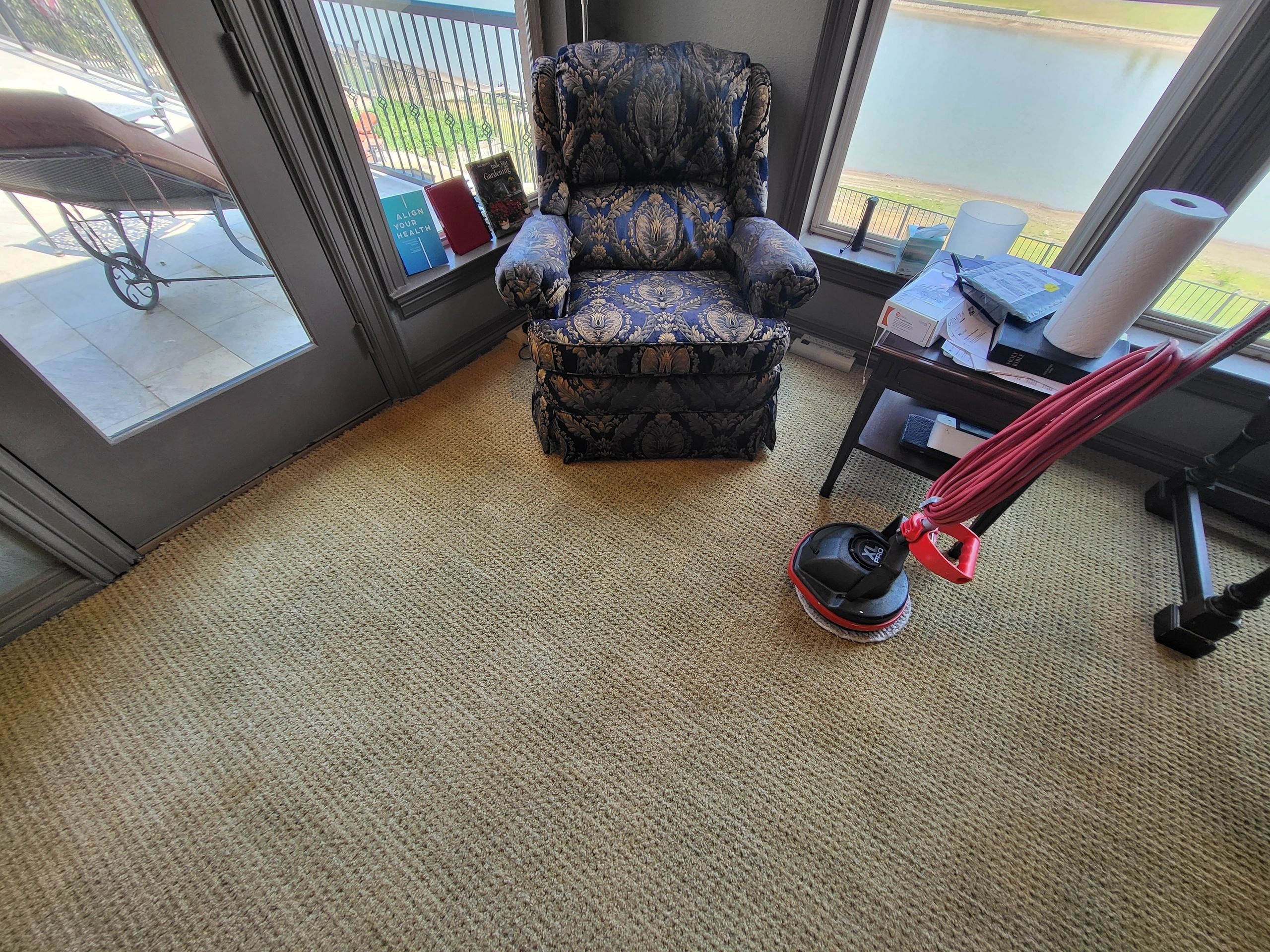 Carpet cleaning machine in office space